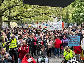 Eine Übersicht: 4000 Menschen demonstrierten für mehr Inklusion in Hannover.